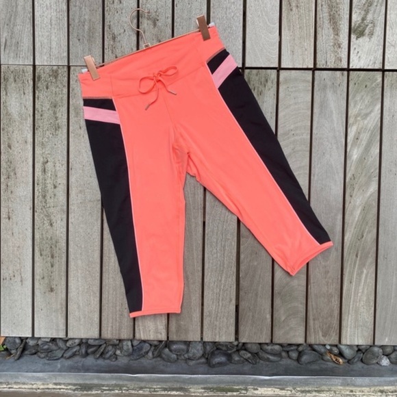LULULEMON Wunder Coral & Black Cropped Leggings - Picture 2 of 6